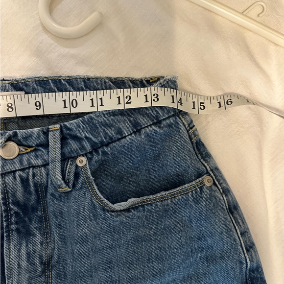 Good American Split Hem Jeans - Picture 5 of 6